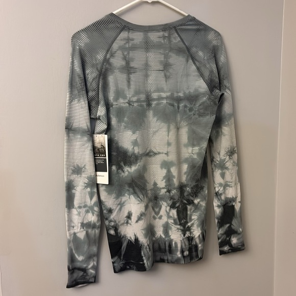 Lululemon Swiftly Tech Long Sleeve 2.0 MultiDye Shibori Stripe Graphite Grey 10 - Picture 4 of 10